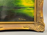 une image représentant un tableau d'une rivière verte dans un cadre doré