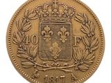 Gros plan sur une pièce d'or ornée d'une couronne