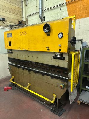 presse plieuse PERROTET et AUBERTIN - Photo 1