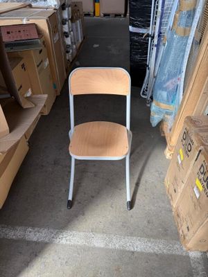 87 / Lot de 16 x Chaise d'école - Hauteur: 46cms /// C… - Photo 1