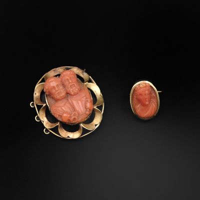 deux bijoux en corail et en or
