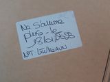 a sign on the back of a box that says no squize here
