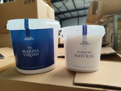 Ensemble d'env. 19 pots 1 kg et 3 kg de fleur de sel naturel…