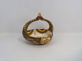 un petit bol orné d'un motif représentant un hibou