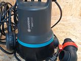 a black and blue submerst with a cord attached to it