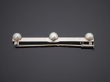 a close up of a pair of hair clips with pearls on them