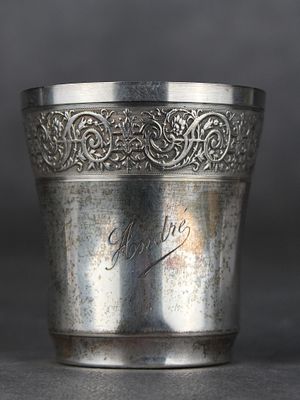 Timbale en argent (Minerve) décor d'une frise de rinceaux et… - Photo 1