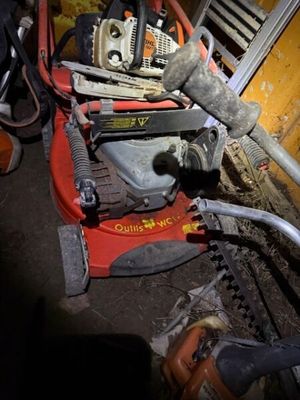 une petite machine posée sur le sol
