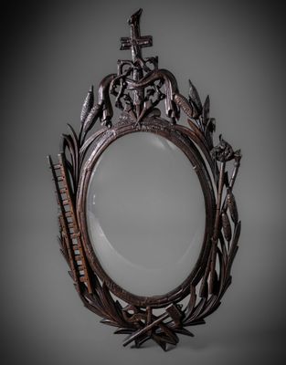 une photo d'un miroir sur lequel est posé un oiseau