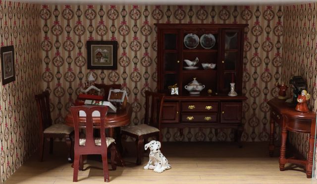 Diorama. Composition miniature, dans une vitrine en bois, vitre e...