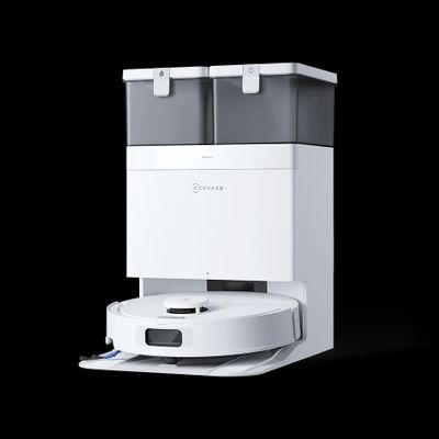une machine blanche et grise sur fond noir