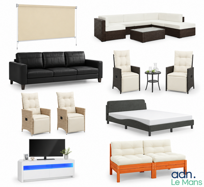 On voit sur cette photo de nombreux types de canapés et de fauteuils différents.