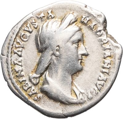 une pièce d'argent représentant une femme