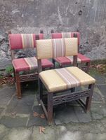 Ensemble de trois chaises en bois sculpté et ajouré, de styl…