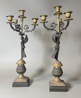 PAIRE DE CANDELABRES en bronze à double patine à décor de vi… (photo 2)