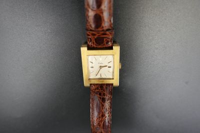 an image of a close up of a wrist watch on a table