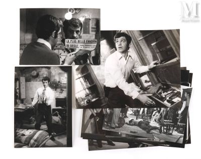 plusieurs photos en noir et blanc d'un homme en costume-cravate