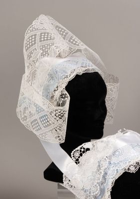 a close up of a mannequin head with a veil on it