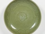 un bol vert orné d'un motif décoratif