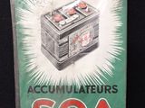 une ancienne publicité pour une batterie de voiture qui est exposée