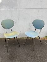 Paire de chaises des années 1950 en métal laqué noir et skaï…