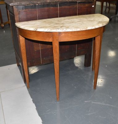 Console demi-lune en bois naturel, pieds gaines, dessus marb…