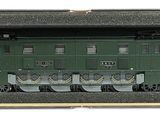 une boîte contenant un petit train, elle-même placée dans une autre boîte