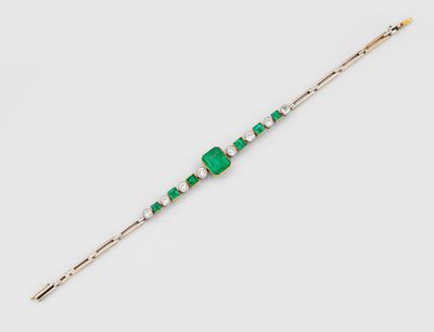 un bracelet d'émeraudes et de diamants