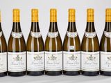 six bouteilles de vin sont alignées dans une rangée