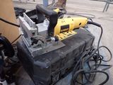 a picture of a small machine that is sitting on top of a box