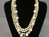 collier de perles à trois rangs avec des perles roses et blanches