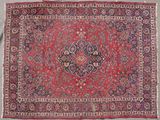 tapis persan antique à motif de médaillon sur fond rouge