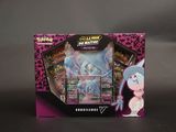 la boîte est ouverte pour montrer le contenu du jeu de cartes Pokémon
