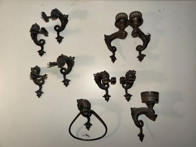 de nombreux modèles différents d'appliques murales accrochées au mur