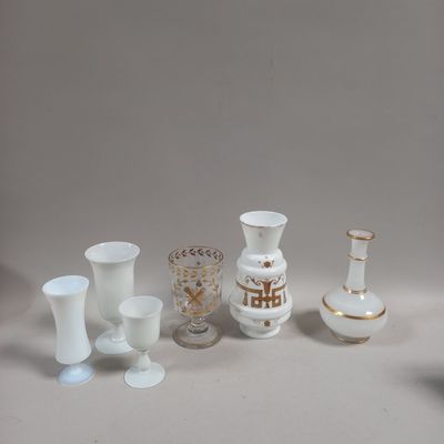 a lot of vases that are sitting on a table