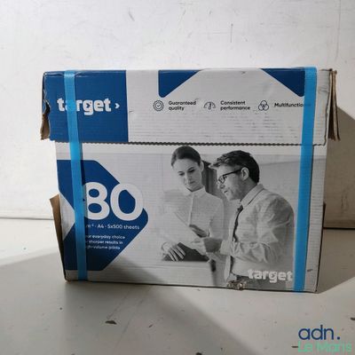 une boîte sur laquelle figure l'image de deux personnes