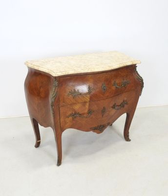 COMMODE sauteuse de style Louis XV en bois de rose et bois d…