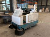 une machine qui se trouve au milieu d'un entrepôt