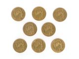 un lot de six pièces d'or sur lesquelles sont représentés des visages