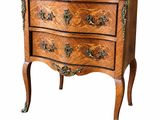 une image d'une commode en bois avec un plateau en marbre