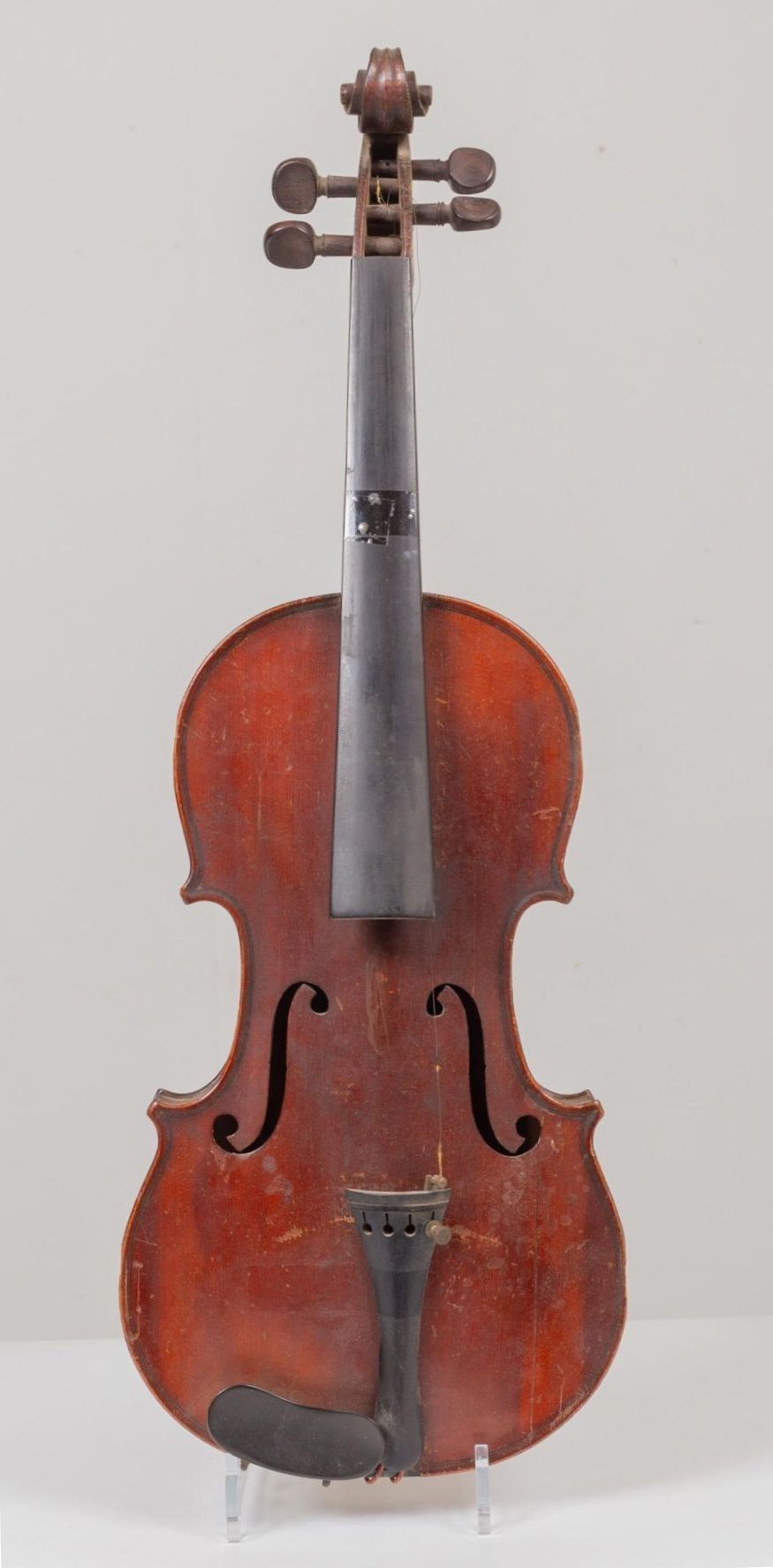 Jérôme THIBOUVILLE-LAMY. Violon fait à Mirecourt, étiquette Geronimo Barnabetti. L_35,6 cm, fente à la table Dans son...