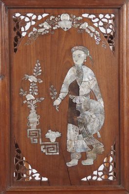 Panneau indochinois en marqueterie de nacre "jeune homme à l…