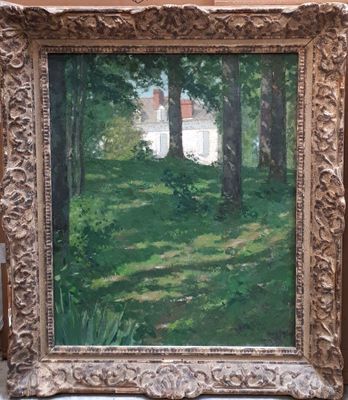 une peinture à l'huile représentant une maison dans un cadre boisé, avec des arbres au premier plan