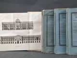 trois vieux livres sont ouverts sur une table, sur fond noir