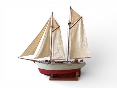 Maquette d'un voilier goélette en bois à deux mâts. Début XX…