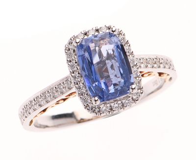 BAGUE en or gris et jaune 750 °/°° centrée d'un saphir pesan…