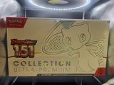 La collection de cartes à collectionner Pokémon Ultra Premium se trouve dans la boîte
