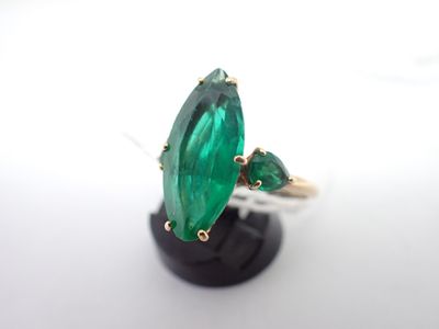 Bague en or et pierres vertes, poids 5,3gr, TDD56 (usures à la pierre  - Photo 1