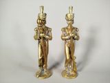 paire de figurines en laiton représentant un soldat et un autre soldat tenant une épée