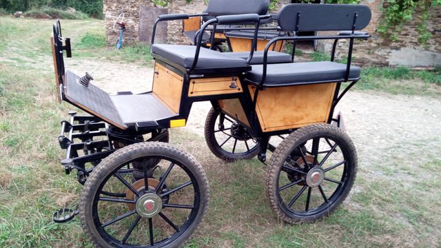 WAGONNETTE 4 PLACES . Marque DOMINIAK  N° de Série : ZD1304-07421...